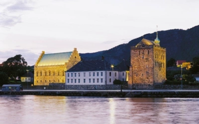 Bergenhus i skumring
